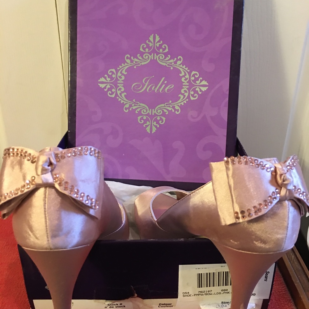 Jolie rose satin peep toed with bow trim